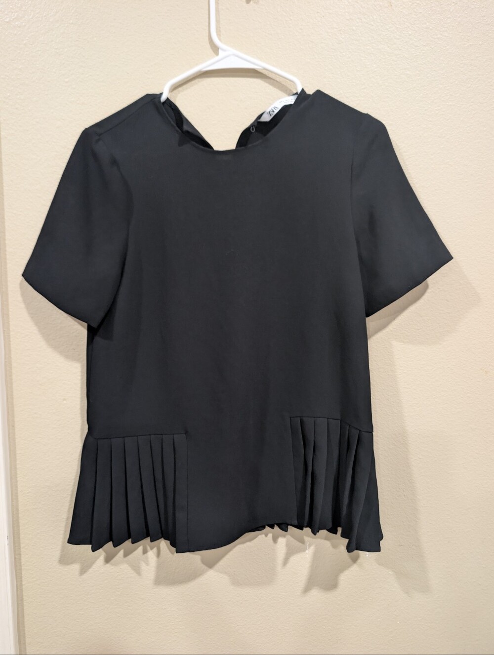 Zara Black Short Sleeve Pleated-Hem Blouse
